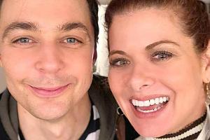 Alte Bekannte zu treffen ist eine der schönsten Freuden im Leben. So geht es auch Jim Parsons und Debra Messing
