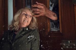 Laurie Strode (Jamie Lee Curtis) sieht sich wieder mit Myers konfrontiert
