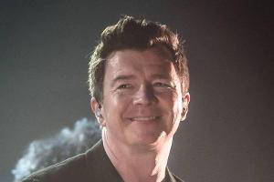 Von Rick Astley gibt es bald neue Musik
