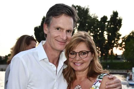 Maren Gilzer und Harry Kuhlmann ganz verliebt bei einer Veranstaltung in Berlin