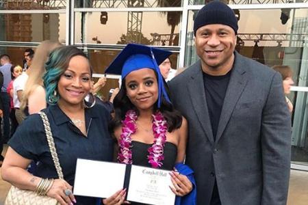 Mama Simone Smith (l.) und Vater LL Cool J (r.) nehmen ihre Tochter in die Mitte