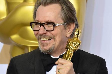 Gary Oldman freut sich über seinen Oscar für seine Performance in 