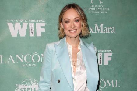 Olivia Wilde zeigt sich Ton in Ton auf der Pre-Oscar Cocktail Party in LA