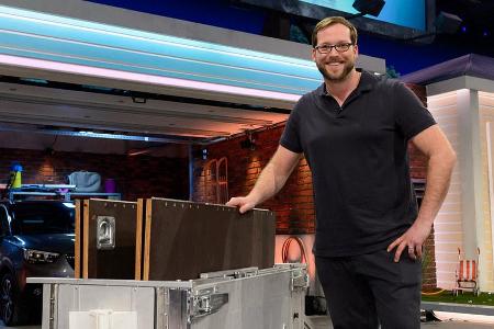 Ulrich Müller mit seinem faltbaren Anhänger 