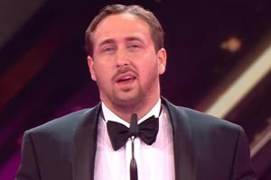 Schauspieler Ludwig Lehner als falscher Ryan Gosling bei der Verleihung der Goldenen Kamera
