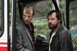 "Gladbeck (1)": Das Verbrecher-Duo Rösner (Sascha Alexander Geršak) und Degowski (Alexander Scheer, l.) bringt in Bremen ein...