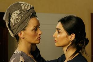 "Alles was zählt": Jenny (l.) begreift perplex, dass Aylin auf sie steht...