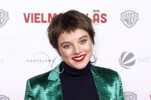 Jella Haase hätte ihren Filmbruder Matthias Schweighöfer wohl am liebsten mit nach Hause genommen