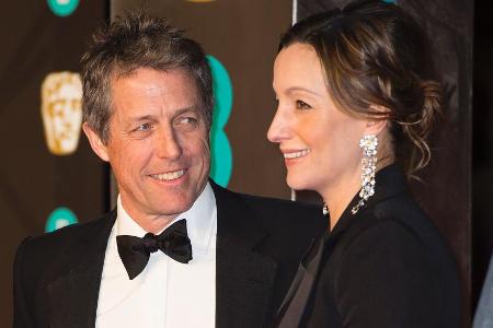 Hugh Grant und seine Freundin Anna Eberstein bei den BAFTA Awards 2018 Mitte Februar