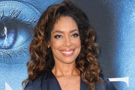 Gina Torres grüßt bald wöchentlich aus Chicago in ihrem höchsteigenen 