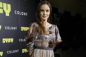Sarah Wayne Callies setzt auf frostige Farben