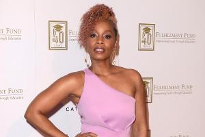 Schauspielerin Anika Noni Rose zeigt sich in frühlingshafter Robe