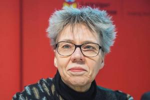 Esther Kinsky gewinnt für ihr Buch "Hain" den Literaturpreis der Leipziger Buchmesse