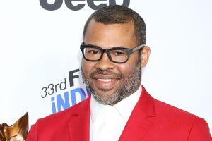 Jordan Peele mit einer seiner Auszeichnungen