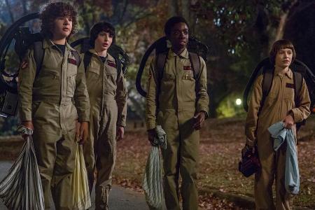 Gaten Matarazzo (v.l.), Finn Wolfhard, Caleb McLaughlin und Noah Schnapp spielen in 