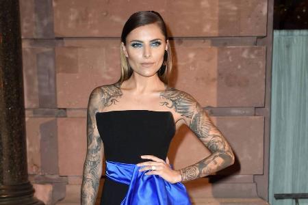 Hat sie oder hat sie nicht? Die Fans fragen sich, ob Sophia Thomalla ihre Helene-Fischer-Tattoo-Wette eingelöst hat