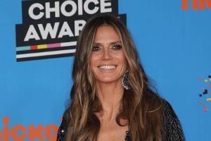 Das Lachen wird ihr auch bei der Schleimdusch nicht vergehen: Heidi Klum auf dem roten Teppich bei den "Kids' Choice Awards ...