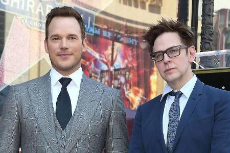 Schauspieler Chris Pratt hält zu Regisseur James Gunn (r.)