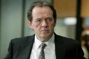 "Lewis - Mörderisches Verhängnis": Inspektor Robert Lewis (Kevin Whately) ärgert sich, dass es ihm nicht gelungen ist, einen...