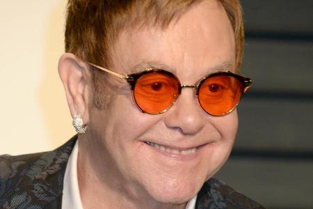 Hat gut lachen: Sir Elton John lässt sich manchmal einfach tragen