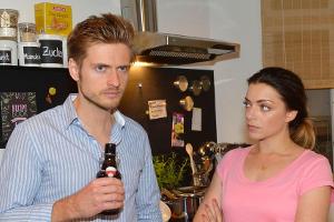 "GZSZ": Philip hat das Gefühl, dass er sich auch Emily nicht mehr anvertrauen kann