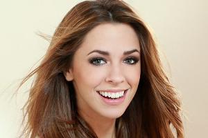 Vanessa Mai liefert den Titelsong und tritt auch in der neuen Serie "Freundinnen - Jetzt erst recht" auf