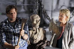 "Marie Brand und die letzte Fahrt": Bruno Teilbach (Hans Jochen Wagner) versucht für Marie Brand (Mariele Millowitsch), den ...