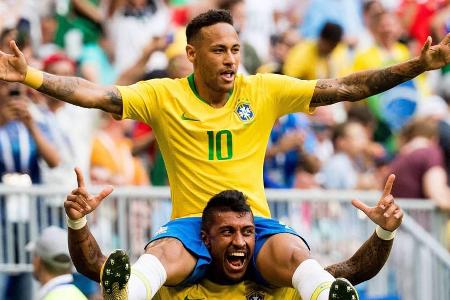 Neymar (oben) und Paulinho haben es mit Brasilien ins WM-Viertelfinale geschafft