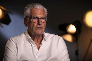 Sky du Mont in der Doku "Tom Cruise - Der geheimnisvolle Überflieger"