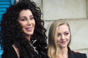 Amanda Seyfried (r.) schlüpft in "Mamma Mia! Here We Go Again" wieder in ihre Rolle als Sophie, Cher spielt ihre Großmutter