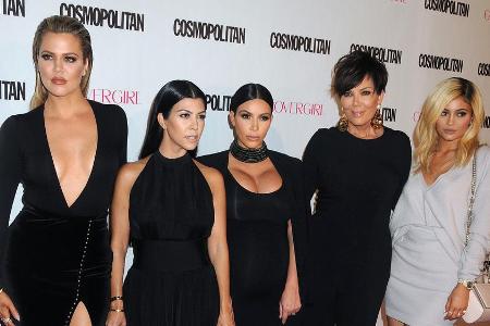 Ihr Gerede kommt nicht überall gut an: Khloé, Kourtney und Kim Kardashian sowie Kris und Kylie Jenner (von li.)
