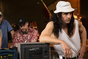 Die Filmcrew kann nicht fassen, was Tommy Wiseau (James Franco) von ihnen verlangt