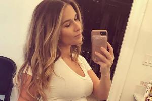 Jessie James Decker fühlt sich trotz Babykugel unglaublich sexy