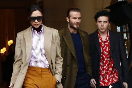 Victoria, David und Brooklyn Beckham machen sich auf den Weg zur Fashion Show von Louis Vuitton