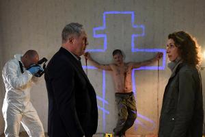 "Tatort: Die Faust": Ein Ritualmord in Wien? Eisner (Harald Krassnitzer) und Fellner (Adele Neuhauser) am Fundort der ersten...