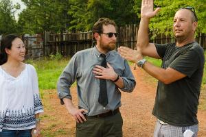 Angela Kang (l.) übernimmt bei "The Walking Dead" das Ruder von Scott Gimple (M.)