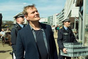 "Tatort: Mord Ex Machina": Hauptkommissar Jens Stellbrink (Devid Striesow) macht sich ein Bild vom möglichen Tathergang