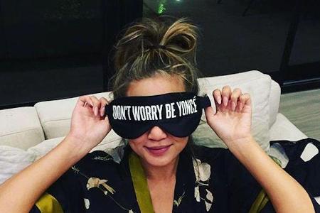 Neujahrs-Kater? Im Bett bleiben ist gut, unsere Tipps sind aber besser