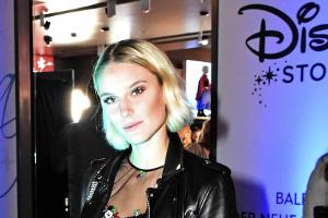 Kim Hnizdo beim Disney-Store-Opening in München