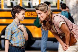 Klein Sheldon (Iain Armitage) und Serien-Mutter Zoe Perry haben das TV-Publikum überzeugt