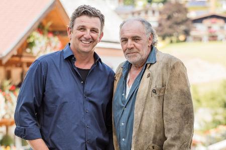 Für Martin Gruber (Hans Sigl, l.) gibt es ein Wiedersehen mit seinem Onkel Ludwig (Christian Kohlund, r.)