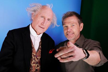 Otto Waalkes (l.) mit Tagesregisseur Sven Unterwaldt am Set von 