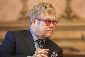 Erst wenige Monate vor ihrem Tod versöhnte sich Elton John mit seiner Mutter Sheila