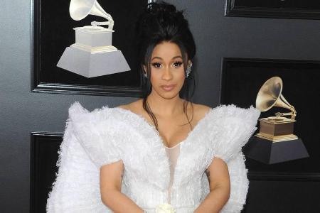 Cardi B auf dem roten Teppich der 