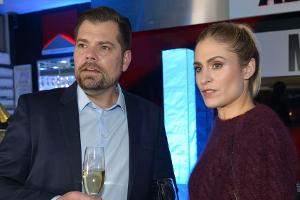 "GZSZ": Leon und Sophie wundern sich über Emilys merkwürdiges Verhalten auf dem Mode-Event
