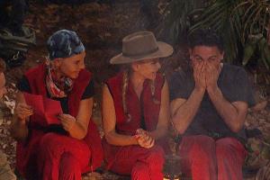 Matthias Mangiapane (r.) bekommt einen ganz besonderen Brief