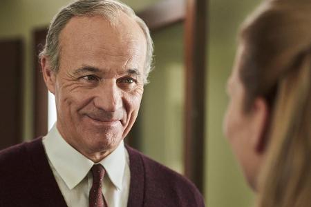 Graf Georg von Striesow (Heiner Lauterbach) genießt den Schwung, den Rosemarie (Anna Loos) in sein Leben bringt