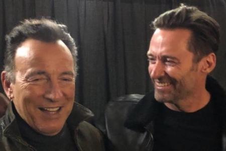 Schauspieler Hugh Jackman (re.) ist von Bruce Springsteens Broadway-Show hellauf begeistert