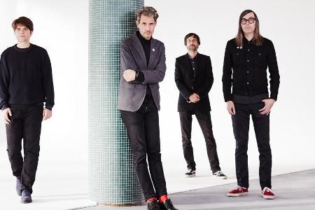 Tocotronic (v.l.): Jan Müller (Bass), Dirk von Lowtzow (Gesang, Gitarre), Arne Zank (Schlagzeug, Keyboard, Gesang) und Rick ...