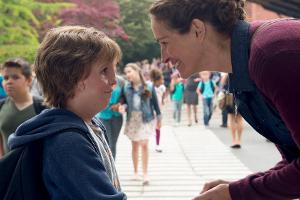 Auggie Pullman (Jacob Tremblay) mit seiner Mutter Isabel Pullman (Julia Roberts) in "Wunder"